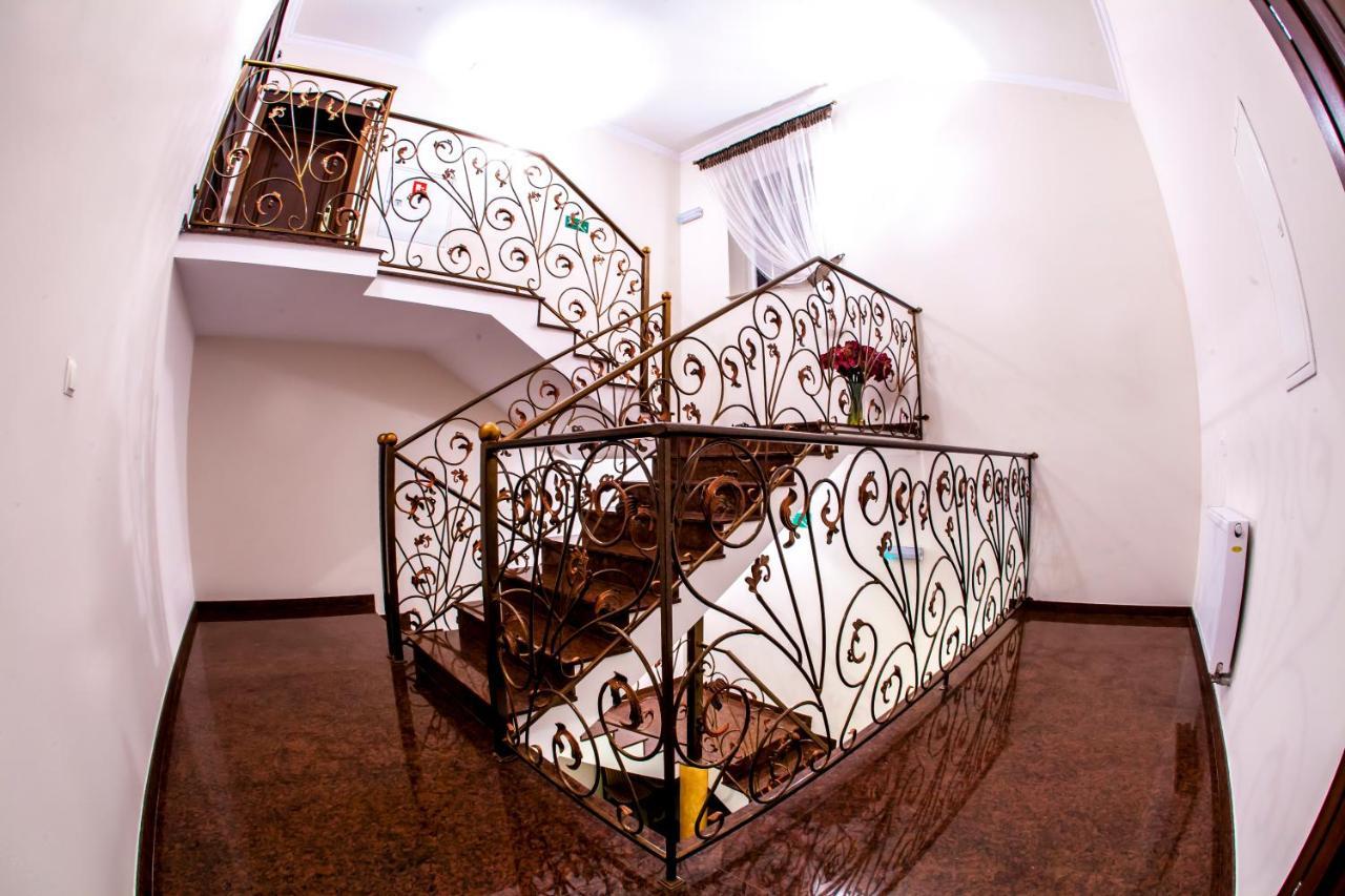 Hotel "Xavier" Lubycza Krolewska Bagian luar foto