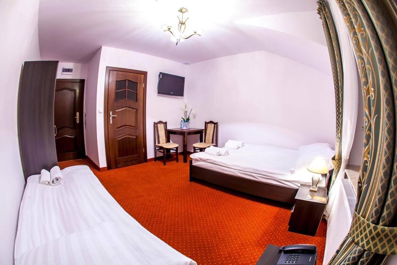 Hotel "Xavier" Lubycza Krolewska Bagian luar foto